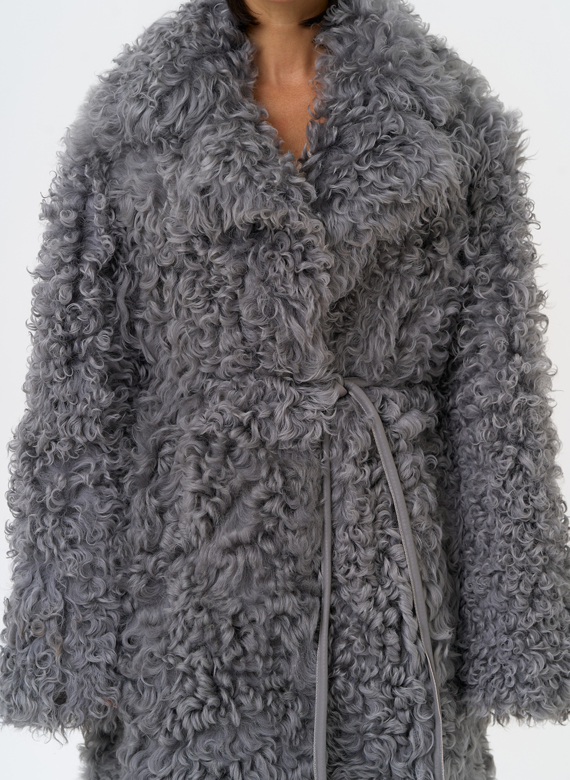 Женская двухсторонняя дубленка с английским воротником