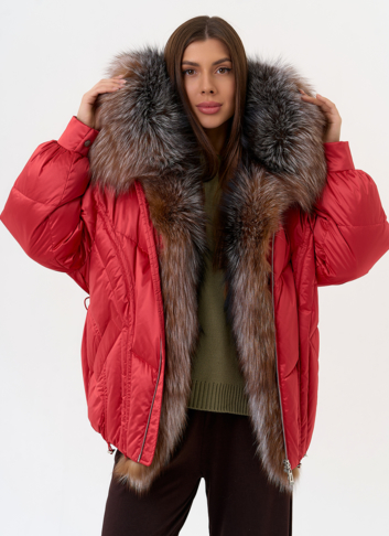 Женский пуховик с отделкой из меха блюфрост