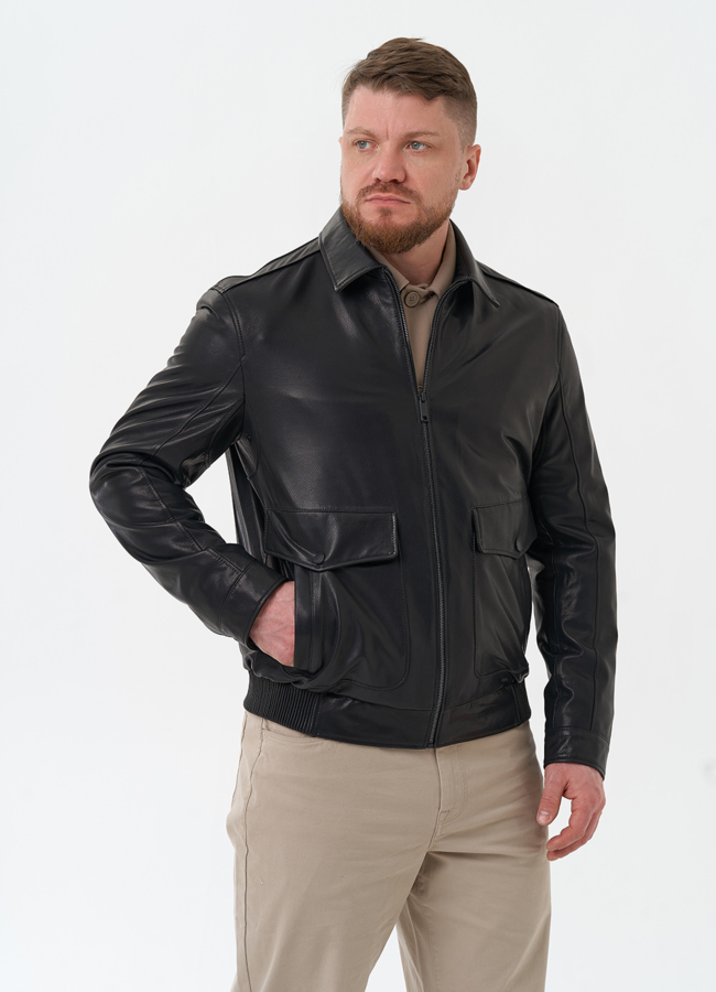 Мужская куртка из натуральной кожи черного цвета  модель № 30068 меха малина