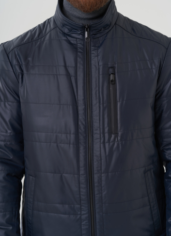 Мужская куртка синего цвета 