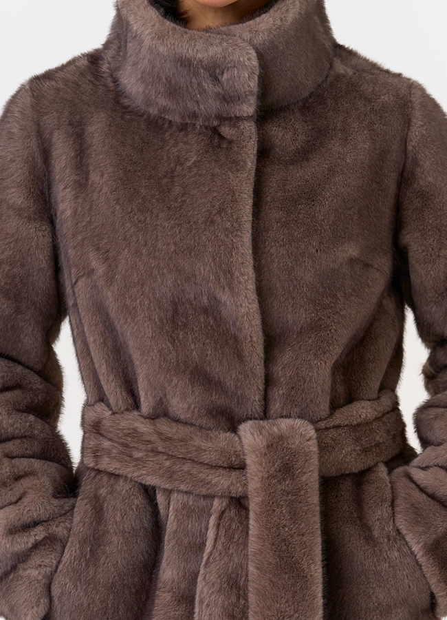 Женская шуба из эко меха с воротником стойкой модель № 31256 универмаг малина