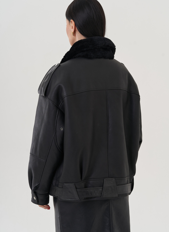 Женская дубленка черного цвета 