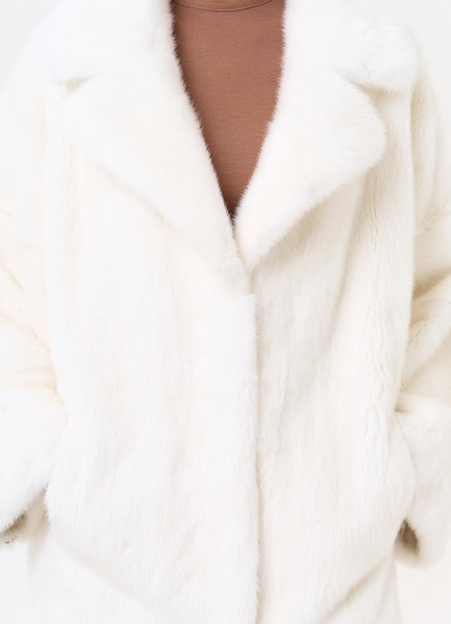 Шуба из меха норки белого цвета модель № 31378 в рассрочку