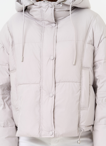 Женский короткий пуховик с капюшоном