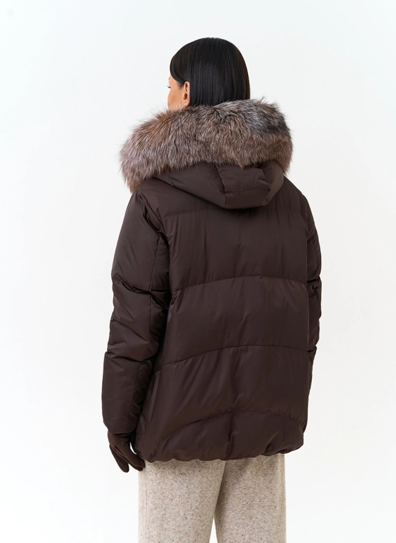 Женский пуховик с отделкой из меха блюфрост фото