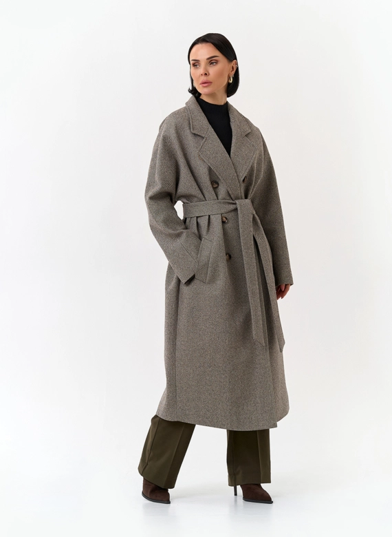 Женское пальто с английским воротником