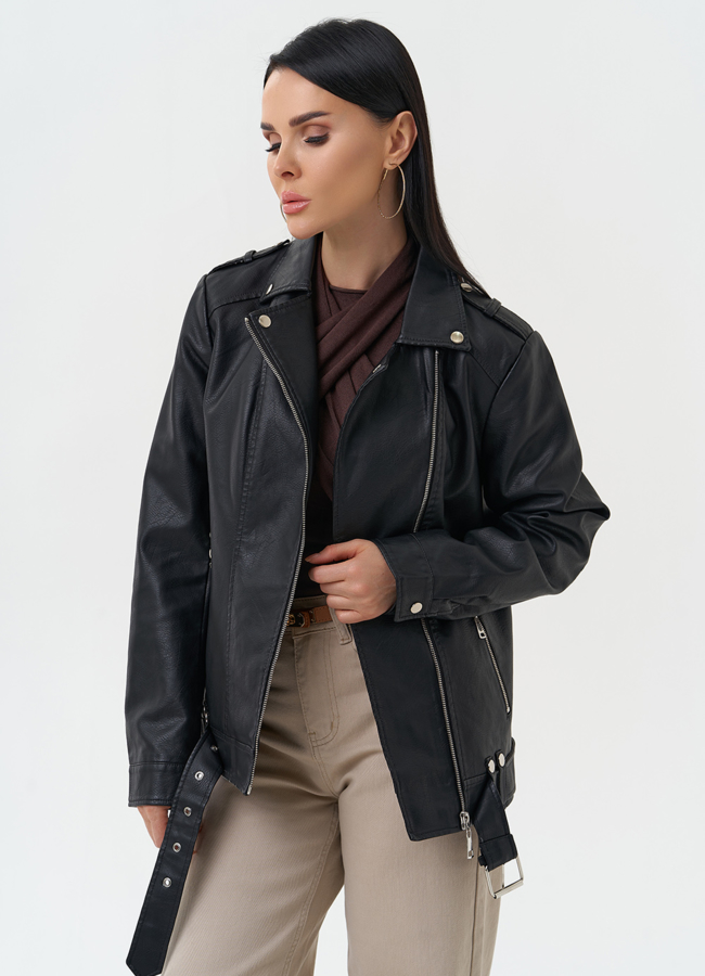 Куртка косуха из эко кожи черного цвета модель № 30379 меха малина