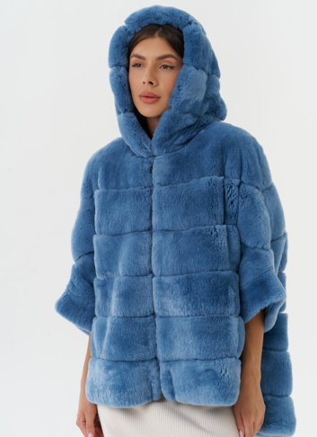 Короткая шуба из меха кролика с капюшоном