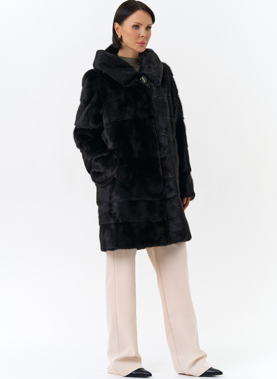 Шуба из норки с капюшоном черного цвета