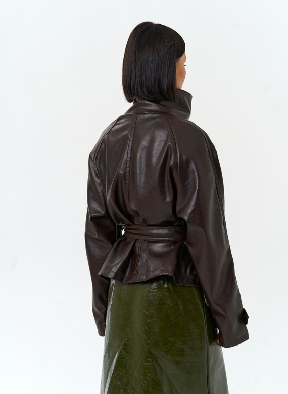 Женская куртка из эко кожи с поясом