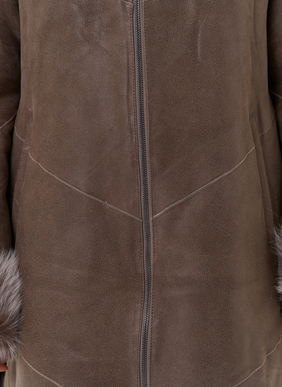 Женская натуральная дубленка с капюшоном