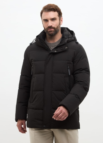 Мужской пуховик черного цвета