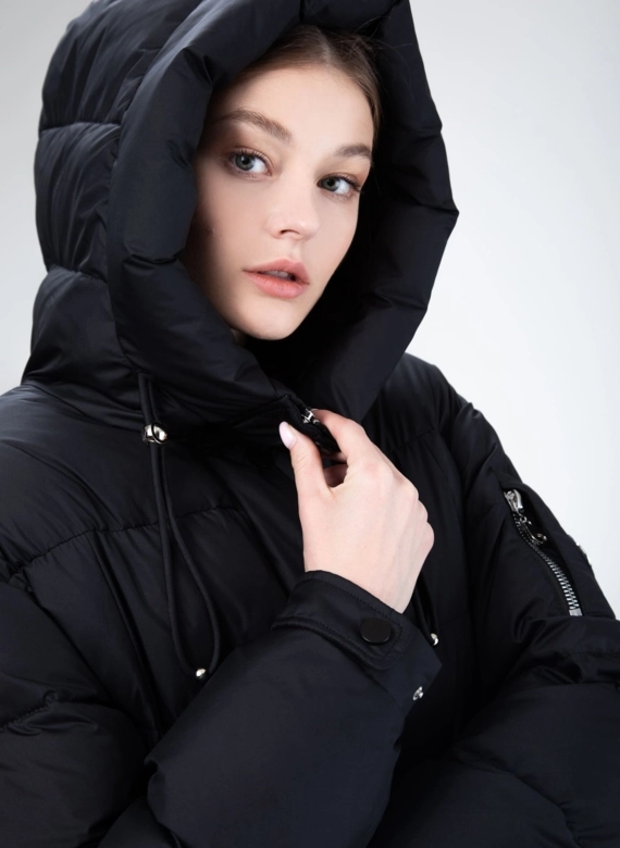 Женский пуховик с капюшоном 