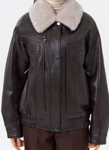 Женская утепленная куртка из эко кожи с воротником из эко меха