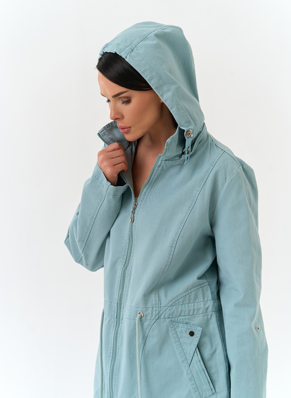Женская ветровка с капюшоном