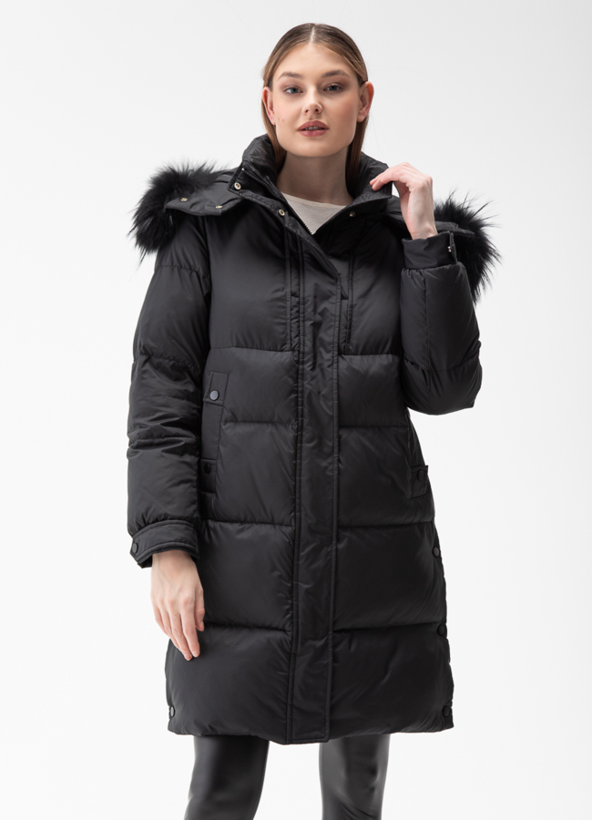 Женский пуховик с капюшоном из енота модель № 28879 меха малина