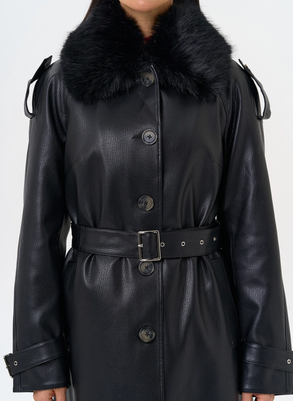 Женское утепленное пальто из экокожи с воротником из эко меха фото