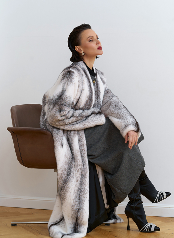 Длинная шуба из норки крестовки