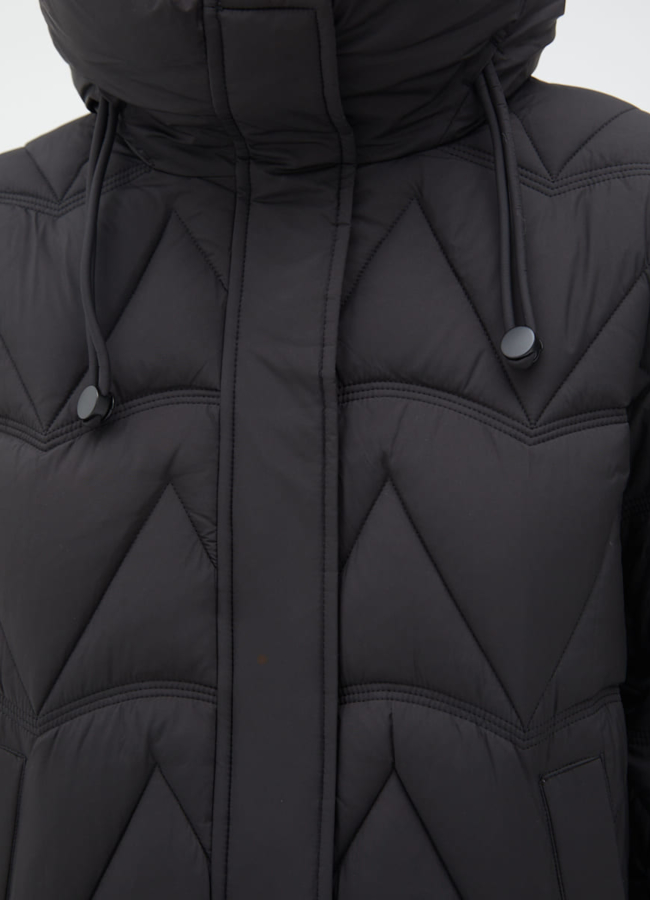 Женский пуховик черного цвета модель № 31138 универмаг малина