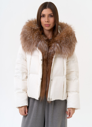 Женский пуховик с капюшоном из меха блюфрост