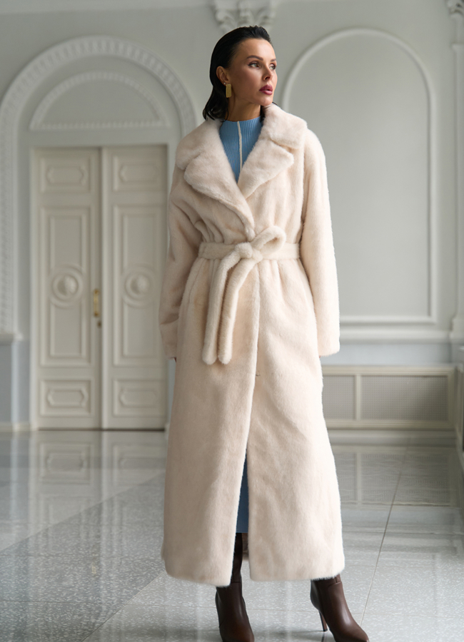 фото Женское пальто из эко меха молочного цвета модель № 31233