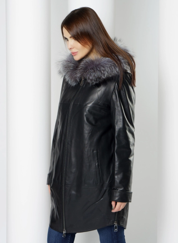 Утепленное полупальто из натуральной кожи с капюшоном  фото