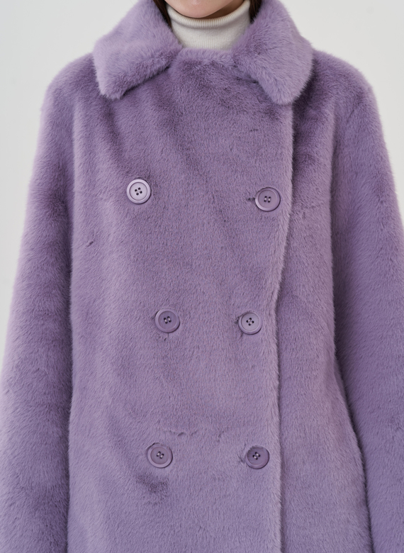 Женское пальто из эко меха на пуговицах