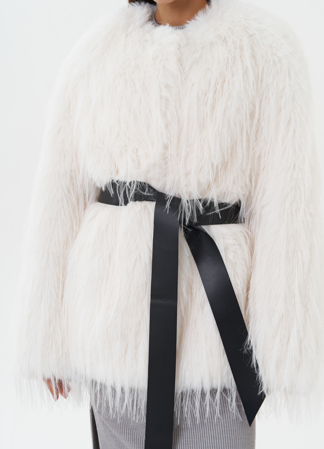 Короткая шуба под эко страуса модель № 27810 в рассрочку