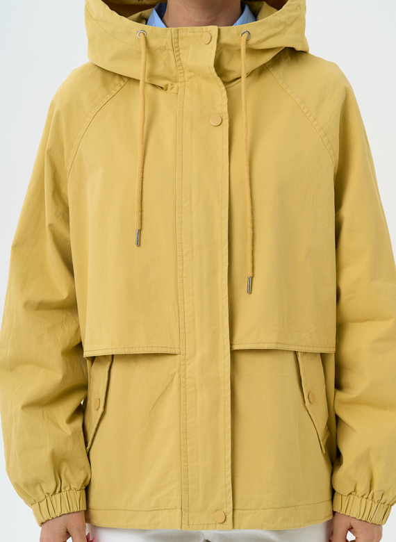 Женская ветровка с капюшоном