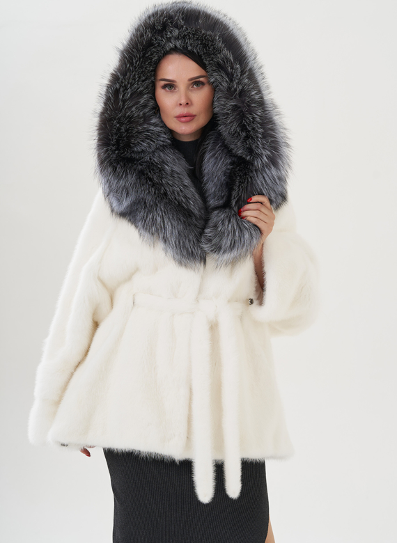 Шуба из норки белого цвета